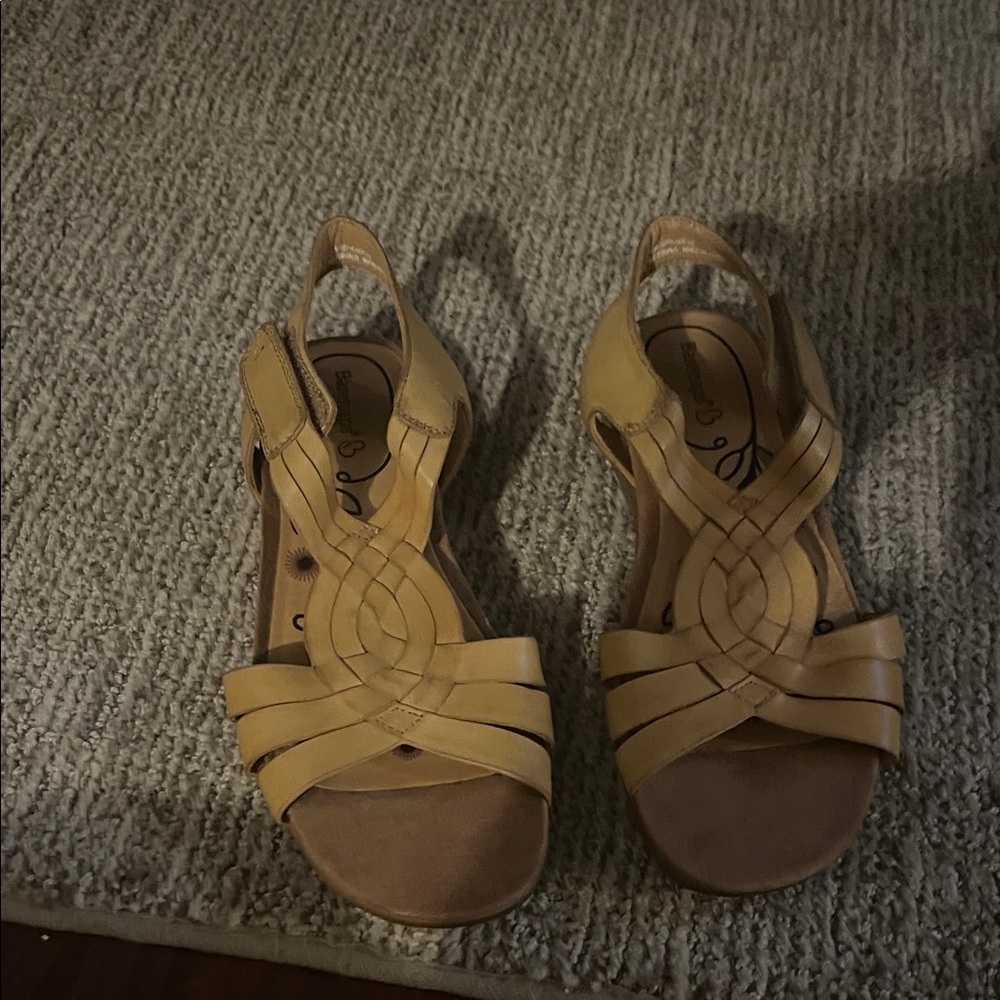 BareTraps Women's Beige Sandals